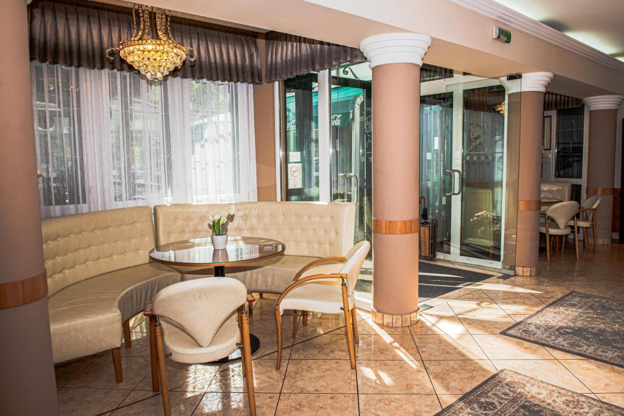 Hotel Villa Classica Папа Экстерьер фото